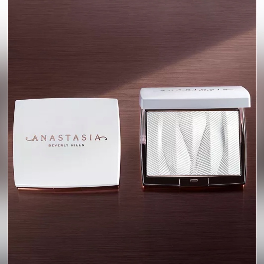 Anastasia Beverly Hills Iced Out Highlighter